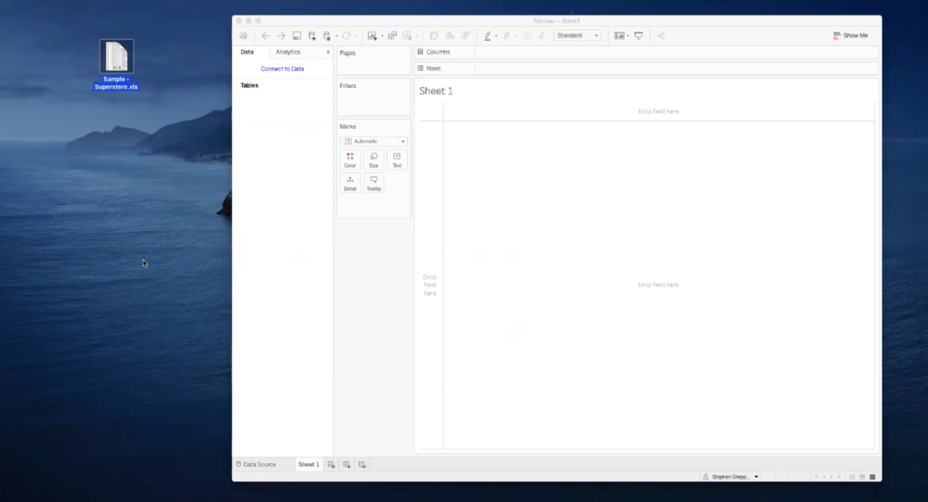 mac desktop with single flat file and empty tableau dashboard